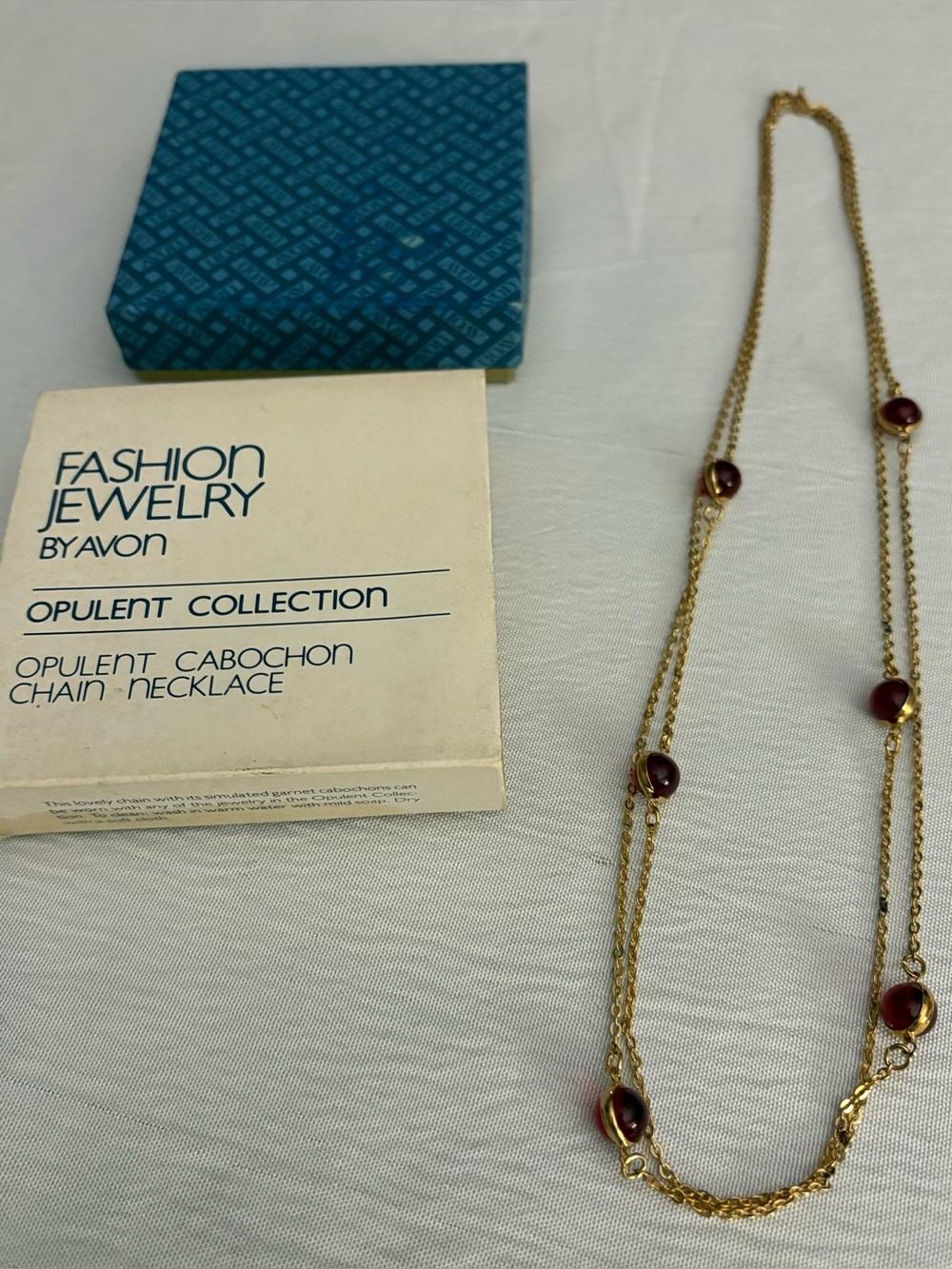 Vintage Avon 1981 Opulent Cabochon Chain Necklace NOS Red Gold 45”